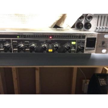 Behringer Composer Pro MDX2200