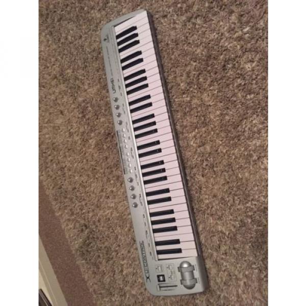 BEHRINGER U-Control UMX61 61 Key USB MIDI Keyboard USED #2 image